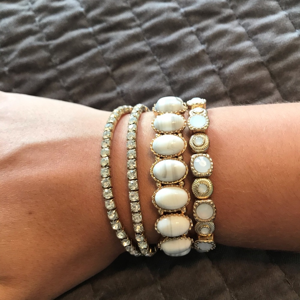 FRANCESCA’S bracelet set